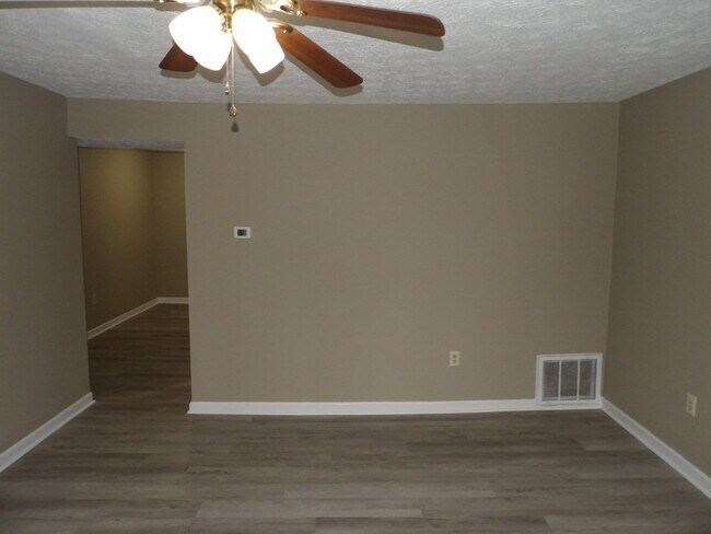 Building Photo - 244 Meadowview Dr