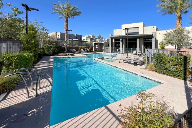Building Photo - Gorgeous Condo! MUST SEE!!!