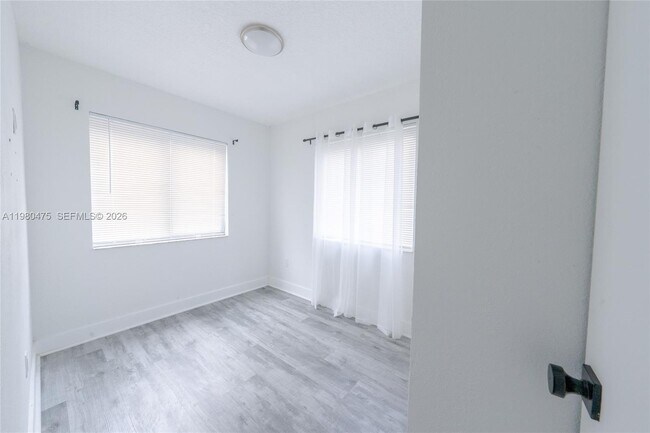 Building Photo - 3417 NW 22nd Ave