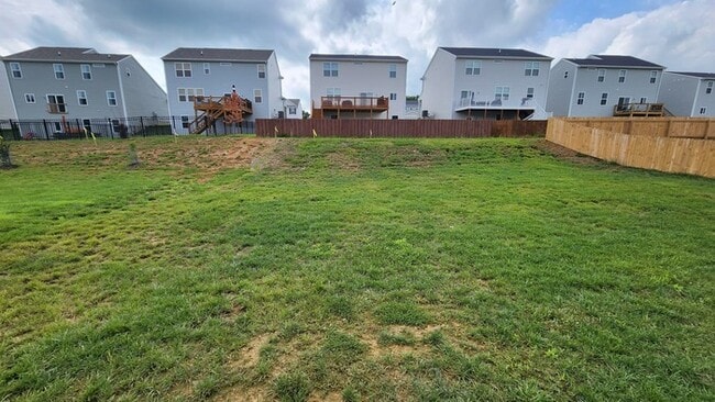Building Photo - Spacious 4 Beds 3 Baths in Shelbyville