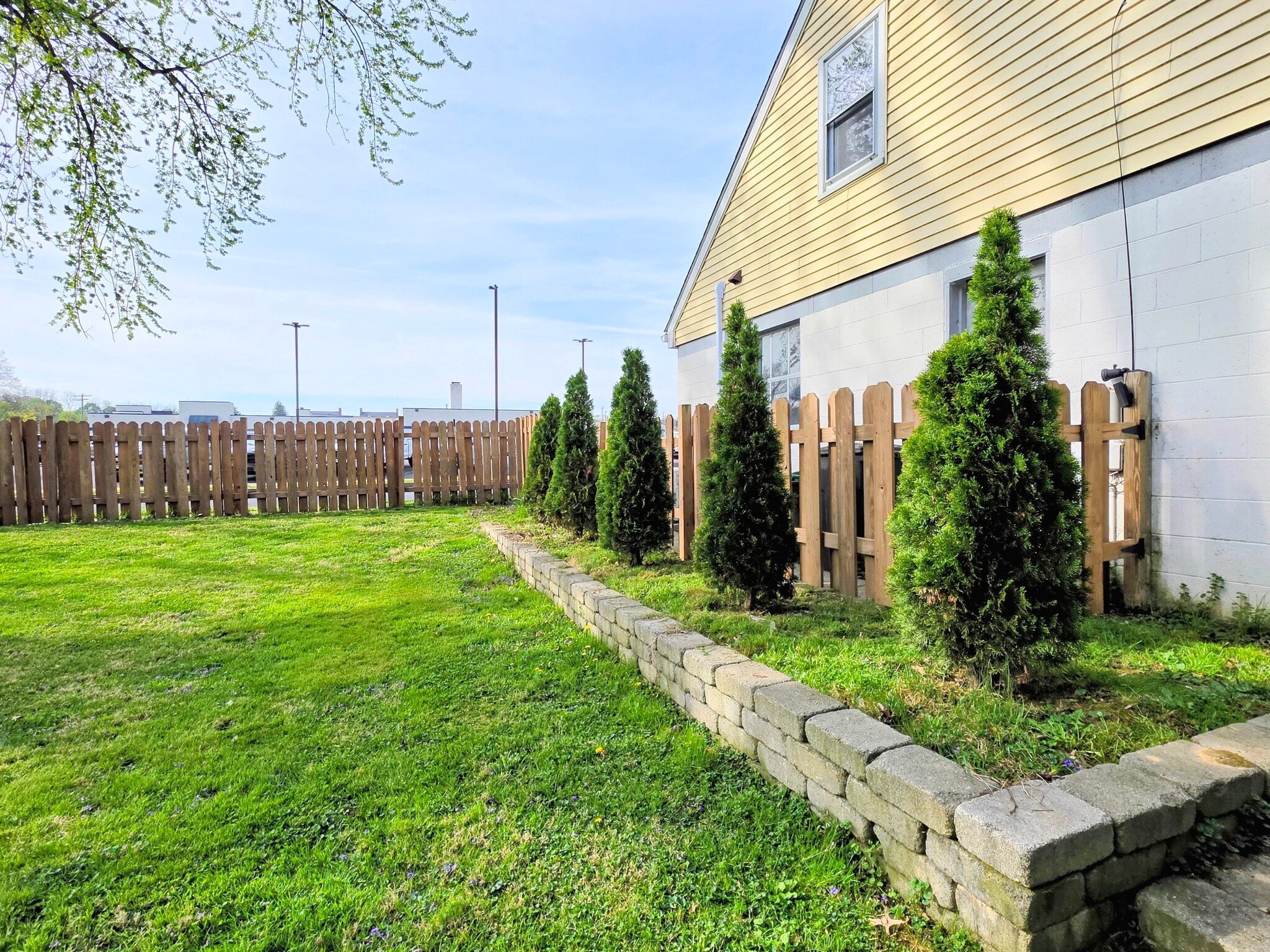 Building Photo - 712 S Broad St