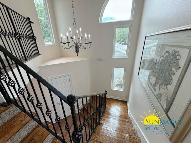 Building Photo - Waterfront Luxury Living on Cinco Bayou!