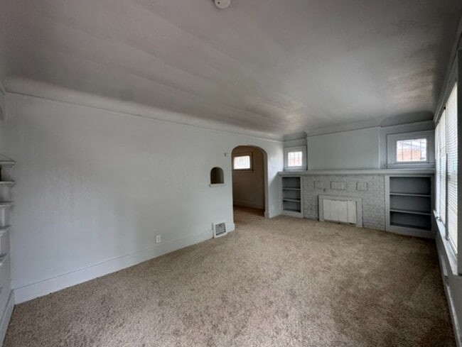 Building Photo - 15465 Wisconsin St