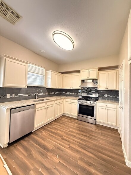 Building Photo - 23603 Maple Vista Ln