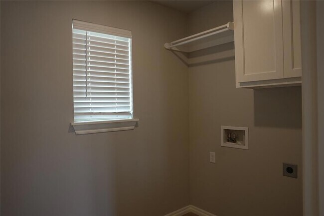 Building Photo - 5216 Bing Cir