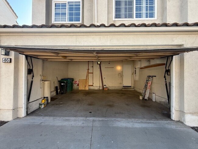Building Photo - Conveniently located home in Irvine