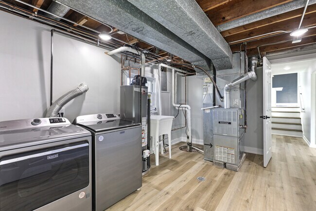 Building Photo - 8409 Newland Ave