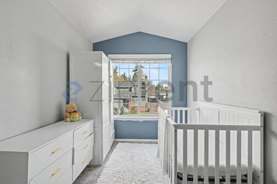 Building Photo - 19000 SW Strickland Dr