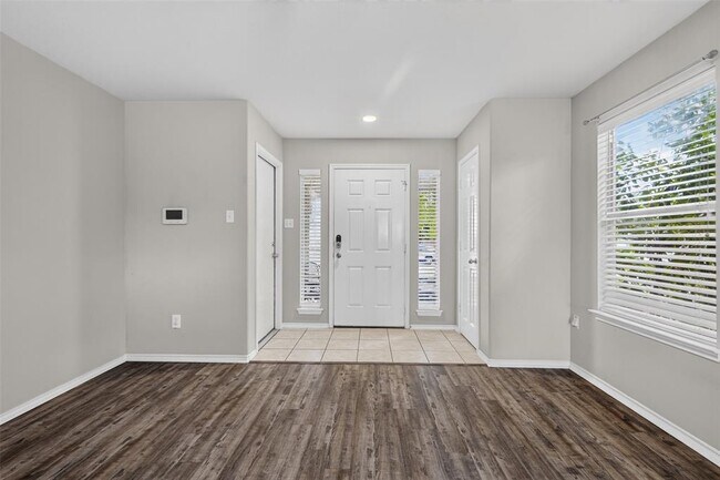 Building Photo - 313 Wimberley St