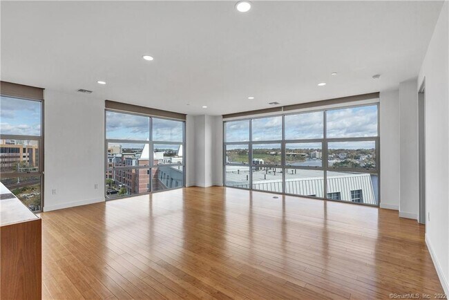 Building Photo - 33 N Water St