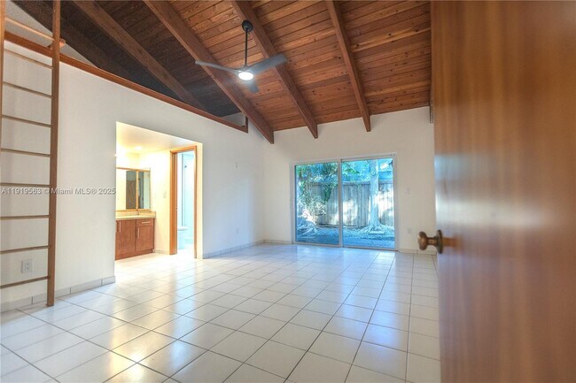 Building Photo - 3080 Allamanda St