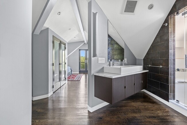 Building Photo - 62 Grampian Way