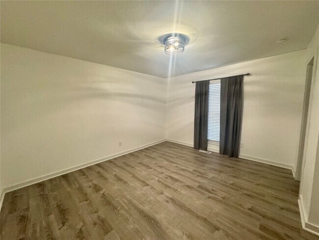 Building Photo - 4259 Burnett Walk