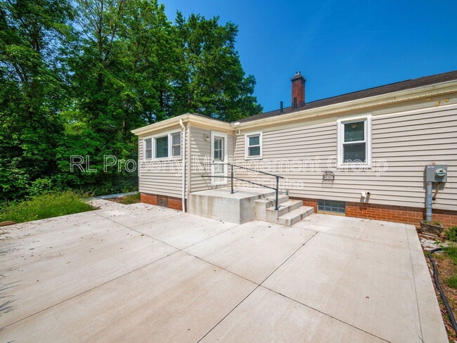 Building Photo - 2517 Minerva Lake Rd