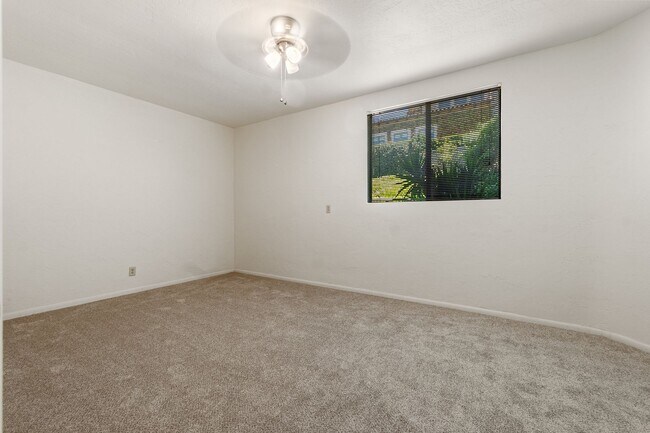 Building Photo - Ocean View Prime Location