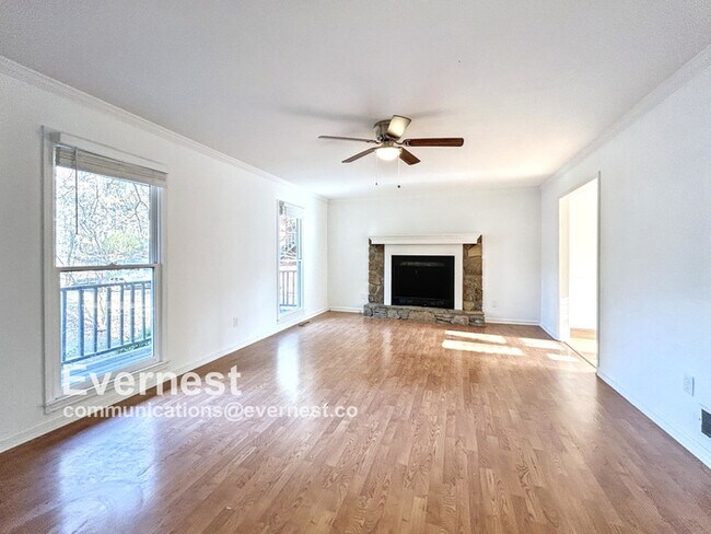 Building Photo - Beautiful 4-Bedroom Home with Modern Comforts / Pet-Friendly / Vouchers Accepted / Available Now!