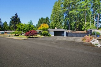 Building Photo - Renton Rambler with Huge Yard & RV/Boat Parking!