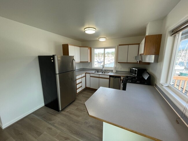 Building Photo - 2304 Skyline Way