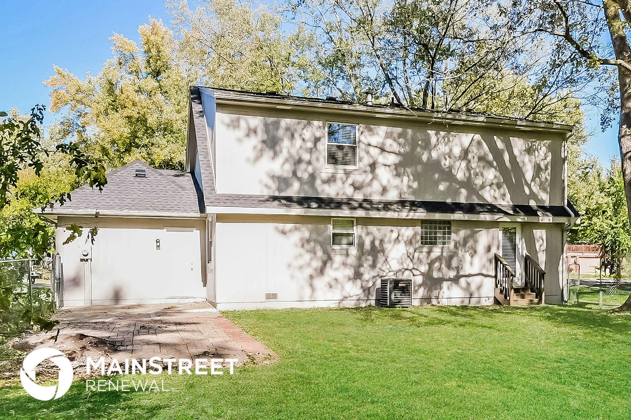 Building Photo - 303 E 11th St