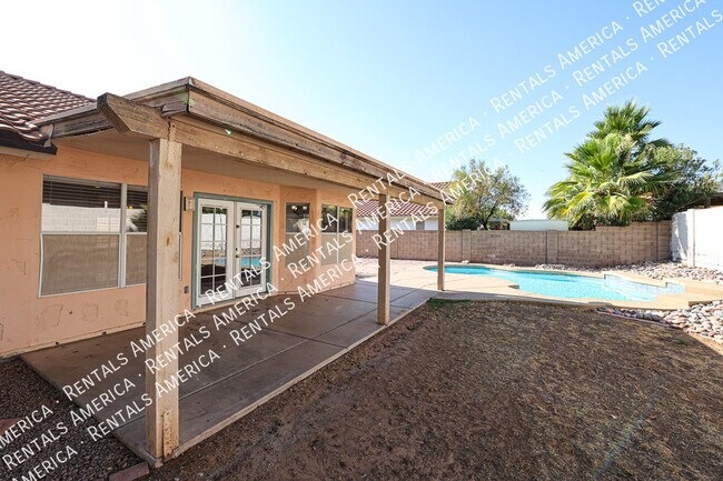 Building Photo - 1105 N Quail