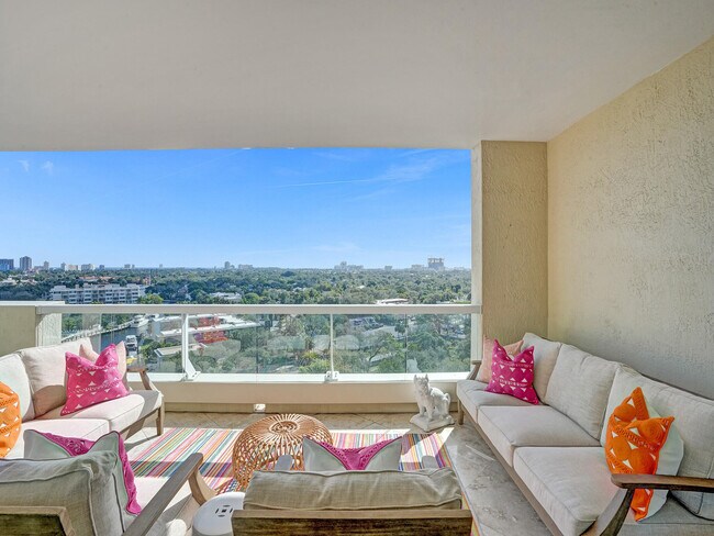 Building Photo - 411 N New River Dr E