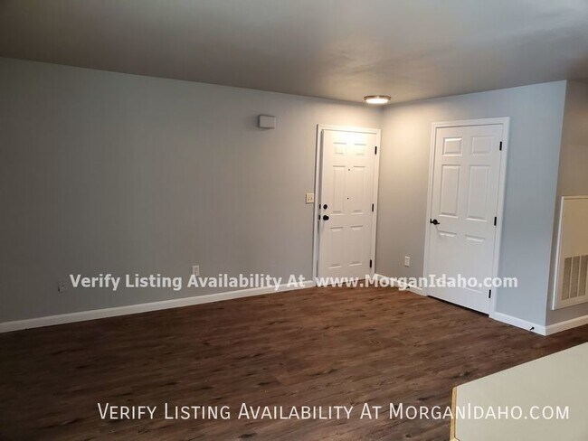 Building Photo - 10096 W Garverdale Ln