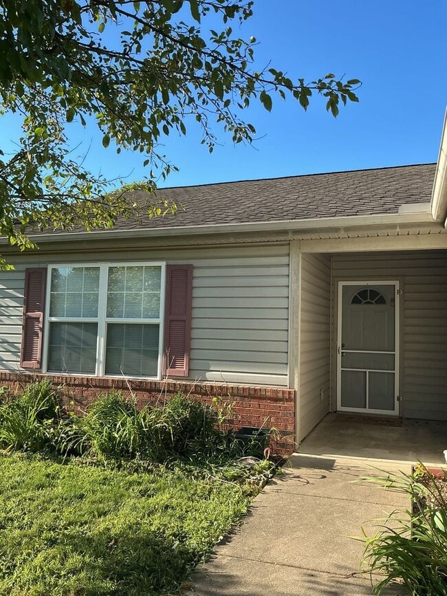 Building Photo - Spacious 3 Bedroom Home with Attached Garage in Desirable Lafayette Location