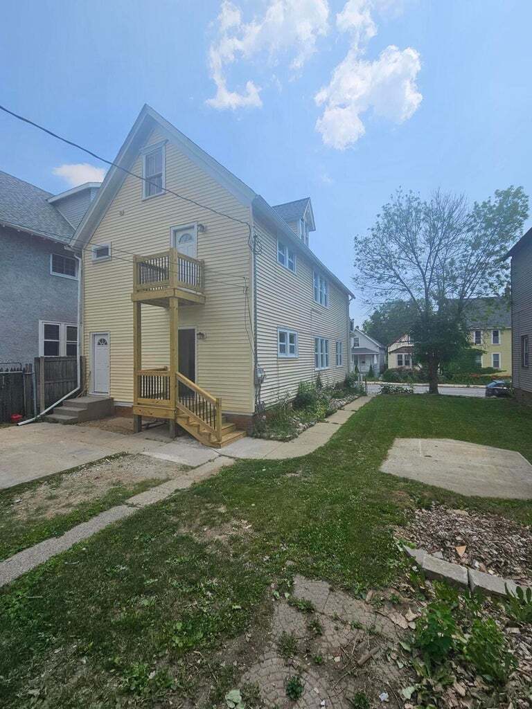 Building Photo - 2611 N Holton St