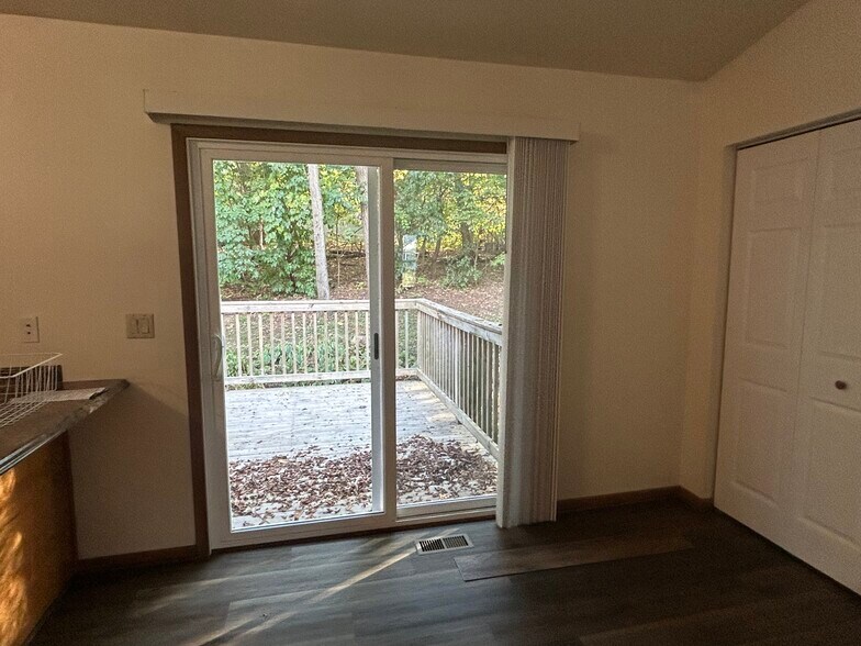 Building Photo - 38910 N Kenmore Rd