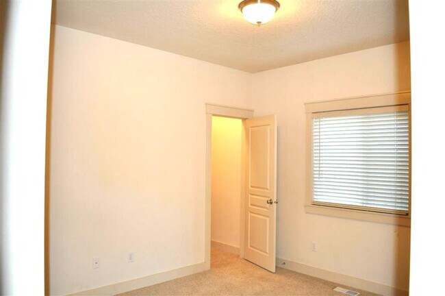 Building Photo - 9083 W Dalton Pl
