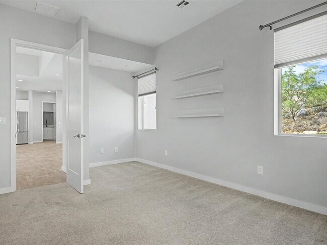 Building Photo - 10053 N Alder Spring Dr