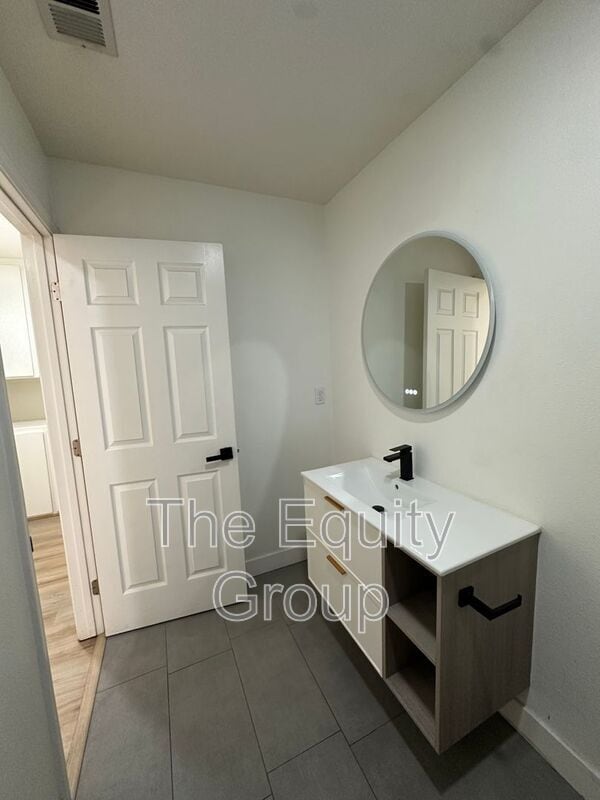 Building Photo - 830 W Vassar Ave