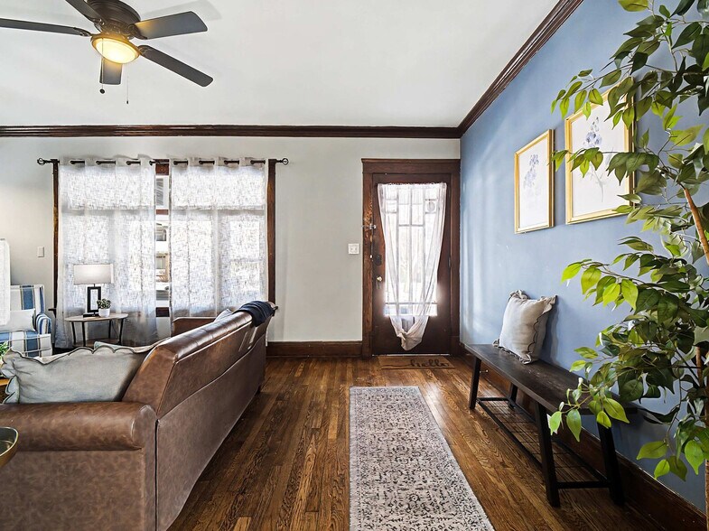 Building Photo - 10619 Bernard Ave