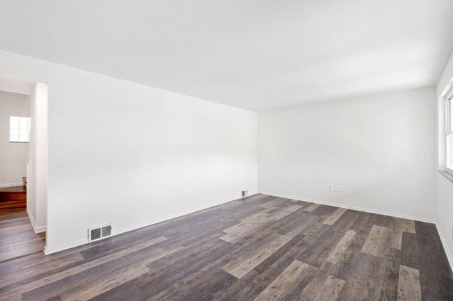 Building Photo - AVAILABLE AUGUST 1ST! DON'T MISS THIS BEAUTIFUL 3 BEDROOM IN WEST MIFFLIN!
