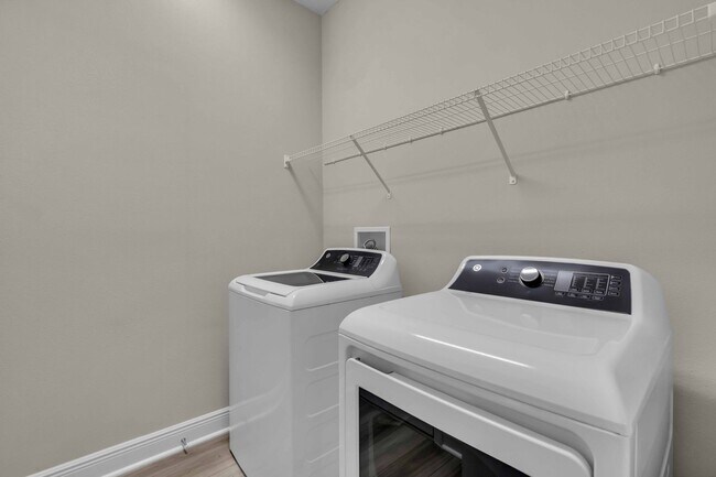 Building Photo - Beautiful Villa, ready to make it your home.