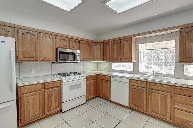 Building Photo - 15321 Dasmarines - 3/bed 2/bath $2,099/mo