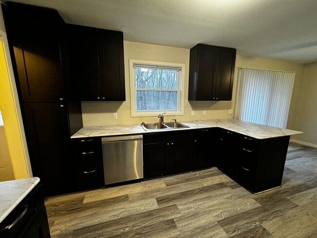Building Photo - Country Living with a 3-Bedroom, 2-Bath Home North of Middlebury