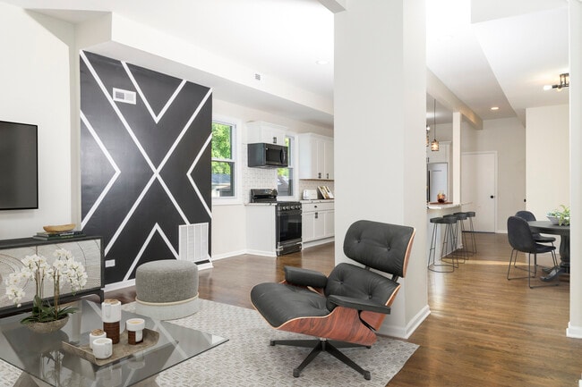 Building Photo - 429 W 102nd Pl