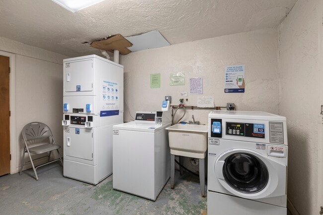 Building Photo - 276 Codman Hill Rd