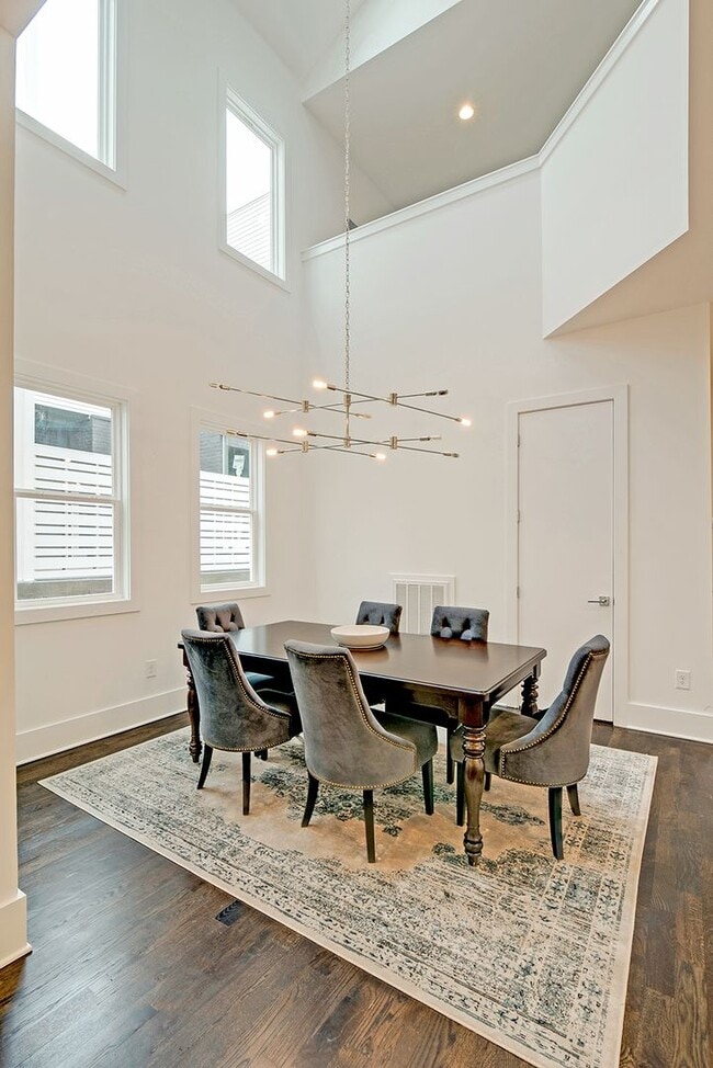 Building Photo - 425a 35th Ave N