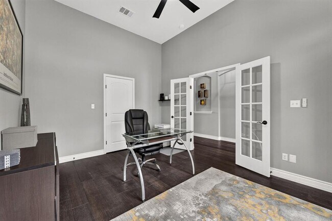 Building Photo - 2801 Manitou Dr