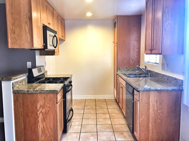 Building Photo - 8735 Variel Ave