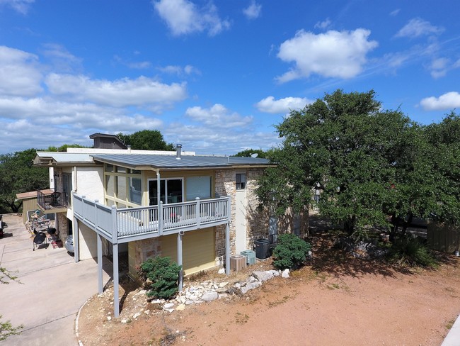 Building Photo - 1008 Clayton Nolen Dr