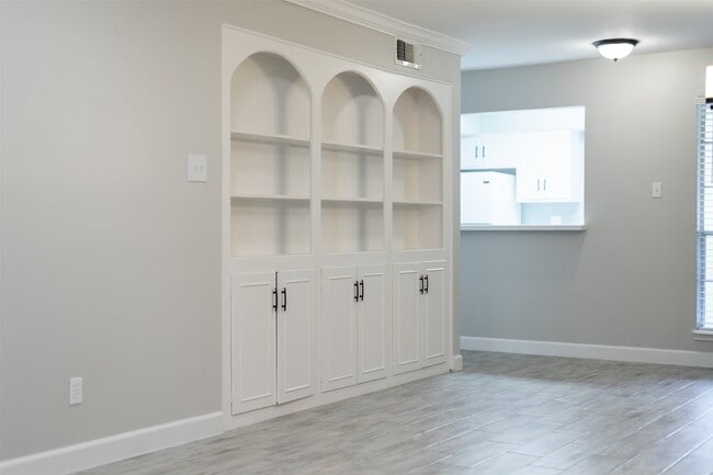 Building Photo - 13010 Trail Hollow Dr