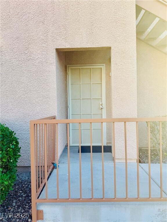 Building Photo - 1050 E Cactus Ave