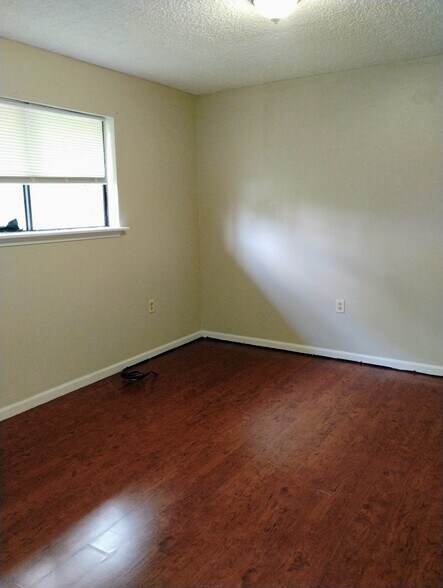 Building Photo - 1754 Cedar Lake Dr