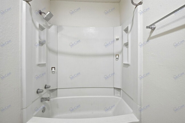 Building Photo - 800 Bluebonnet Dr