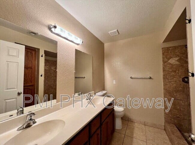 Building Photo - 170 E Guadalupe Rd