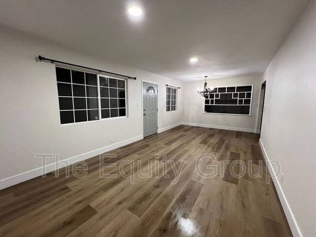 Building Photo - 786 E North Way