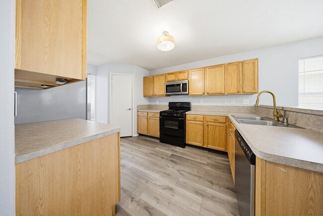 Building Photo - 627 Regal Hollow Ln